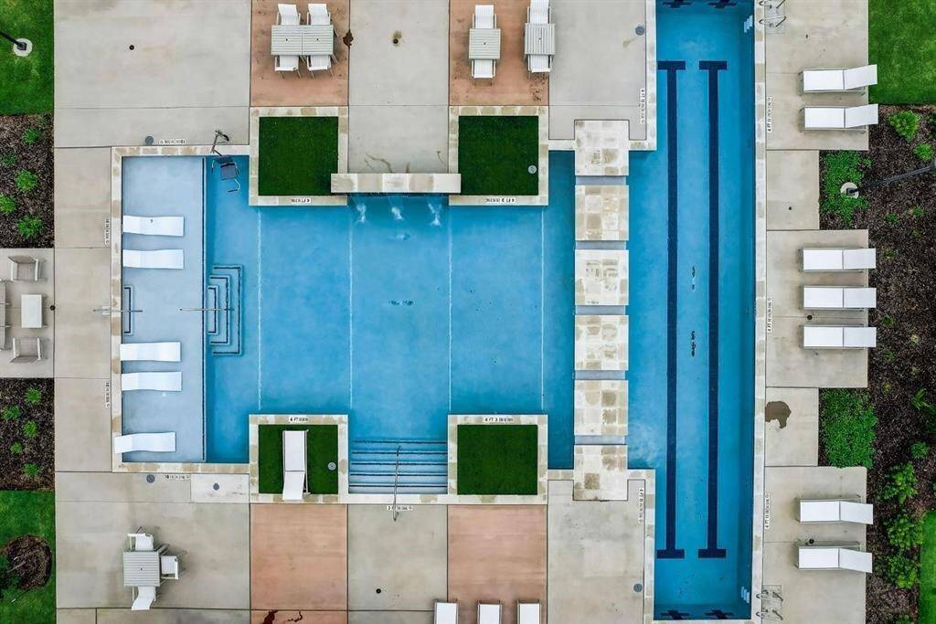 Community pool