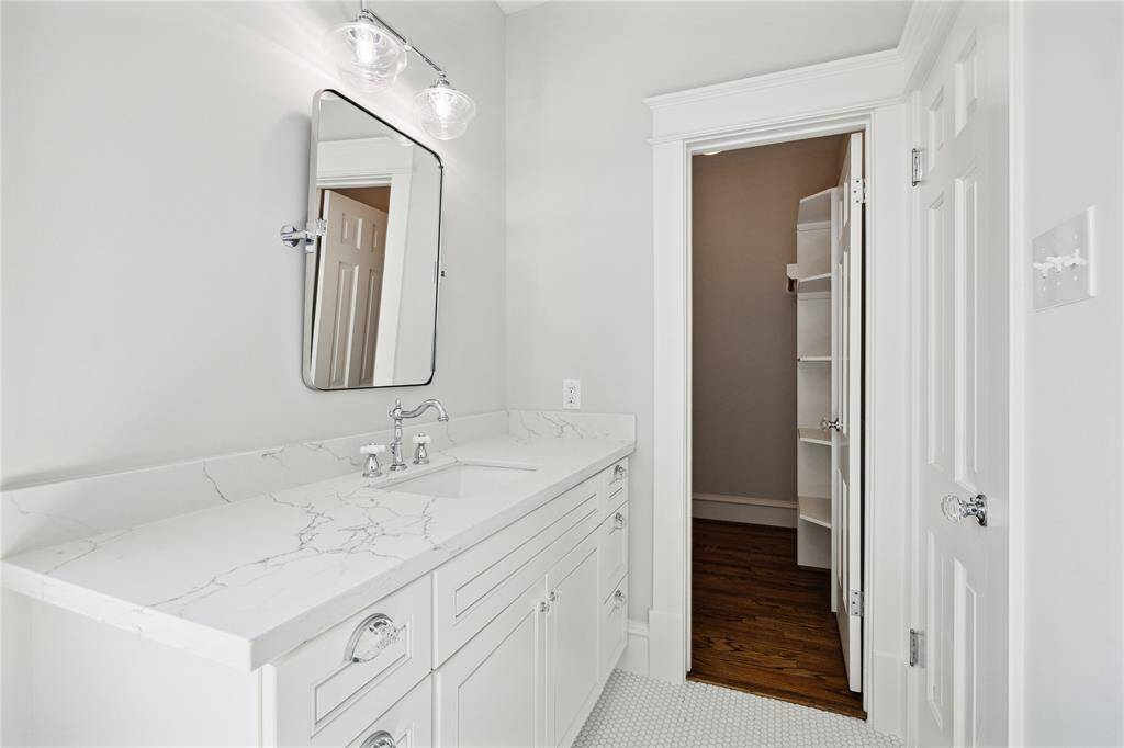 Secondary guest suite has ensuite bath and walk-in closet.