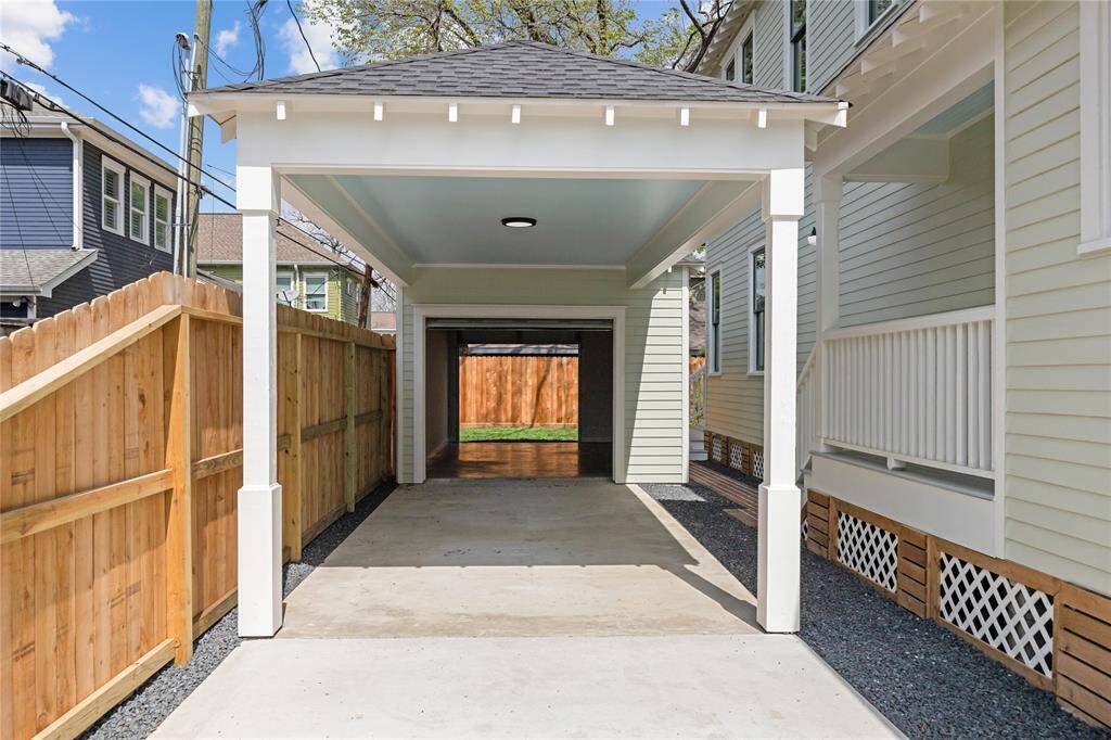 Tandem garage opens at both ends allowing entrance and exit from either end using driveway or alley!