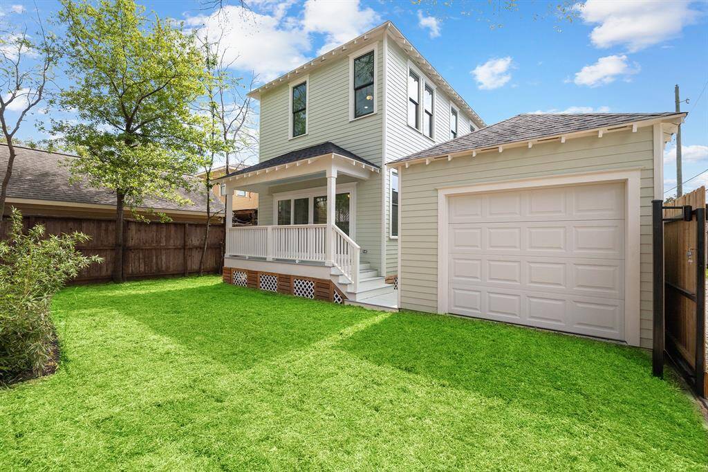Another shot of the back yard/garden with back garage door closed.