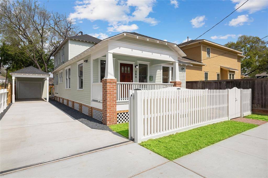 DUAL ACCESS: Auto driveway gate AND also alley access at the rear!