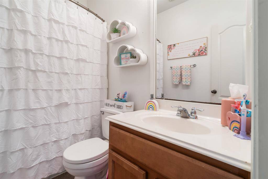 Secondary Bath Upstairs