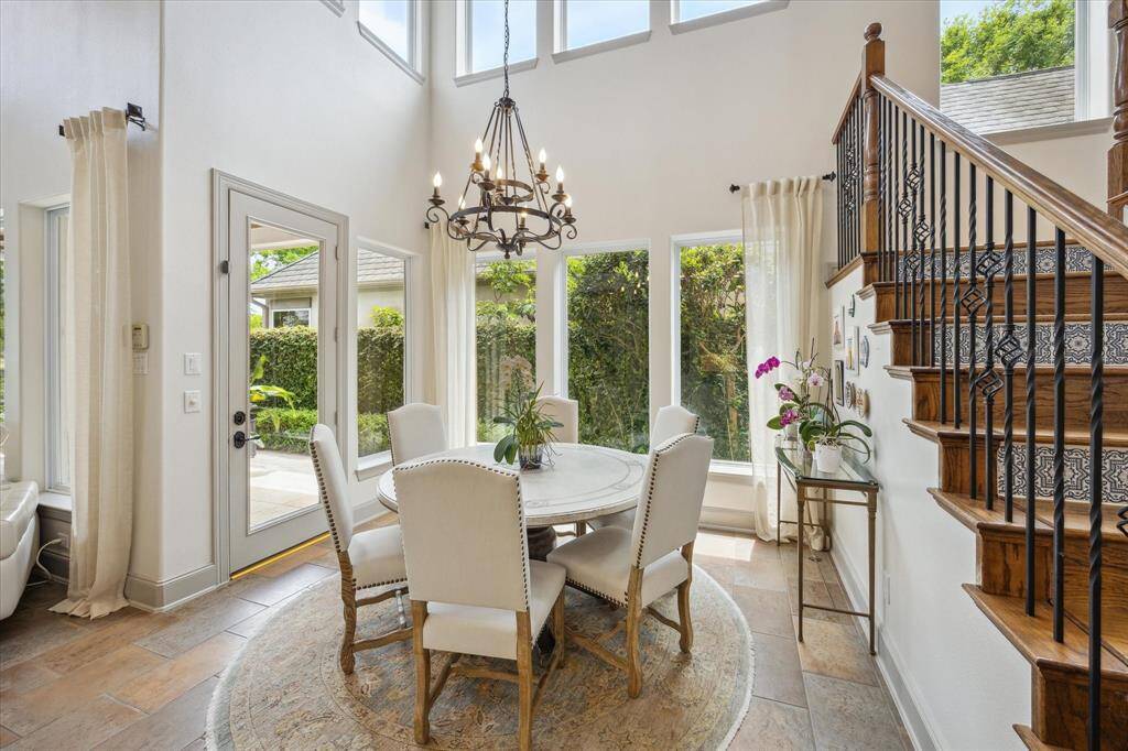 Spacious two story breakfast room with access to the outdoor patio