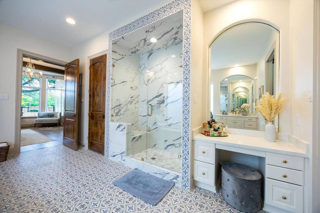 Large walk in shower and make up vanity