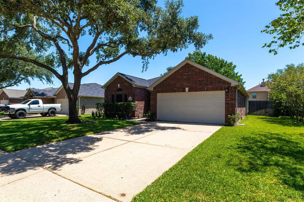 Welcome home to 3206 N. Mason, ideally located in Katy with access to top-rated schools and community amenities.