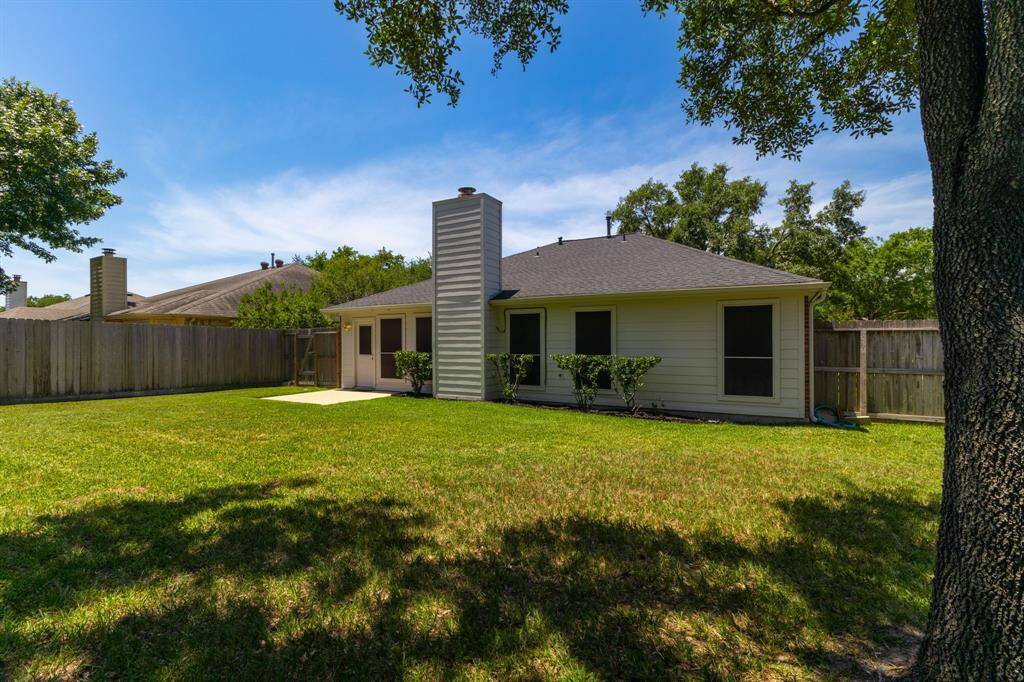 A charming home with great curb appeal in a prime Katy location—don’t miss this opportunity!