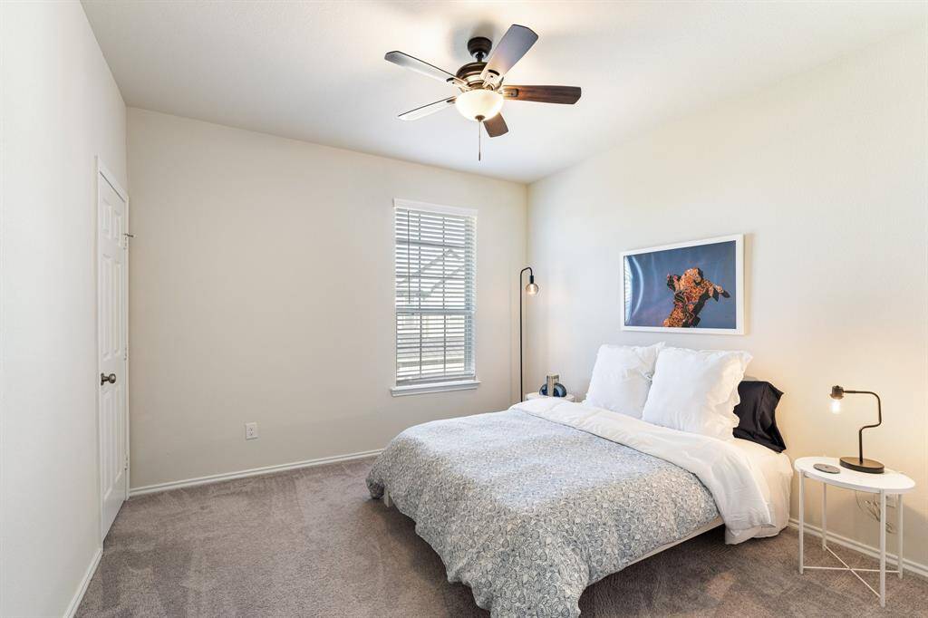 Additional bedroom with large walk-in closet.