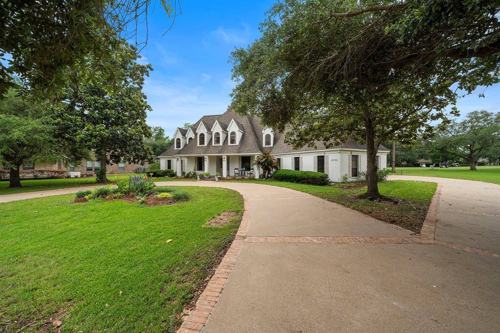 Schedule your private tour today and experience the pinnacle of golf course living.