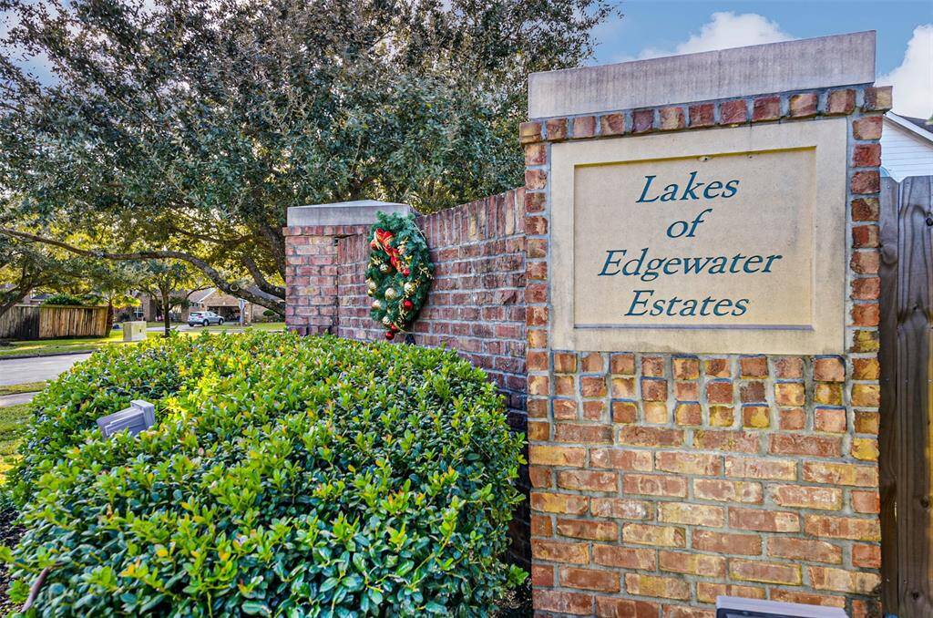 Neighborhood entrance