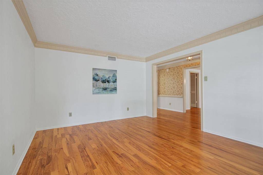 Formal living