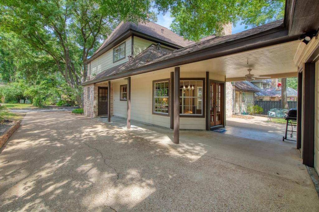 Covered walkway with the door to the mudroom/utilty room on the left.