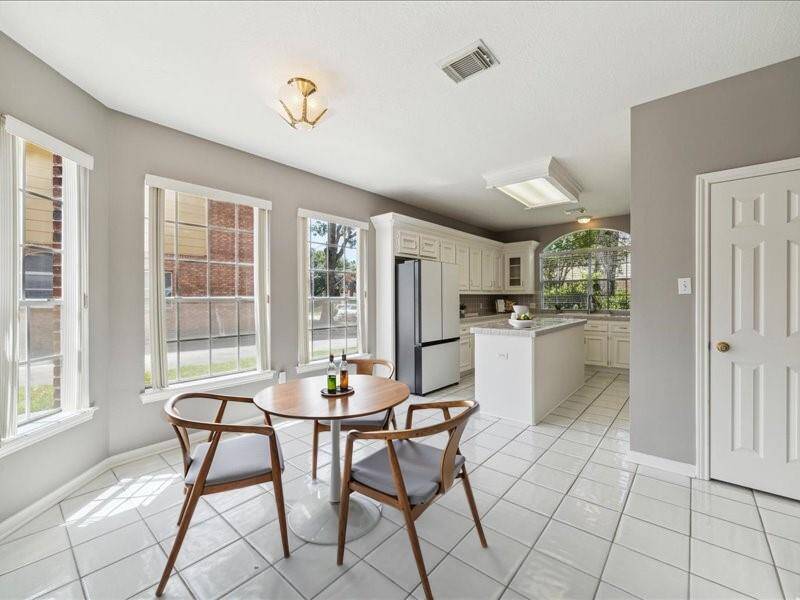 What a lovely, bright kitchen. Digitally staged.