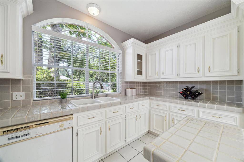 Lots of counter space in this kitchen. The large window just over the sink provide a great view out front.