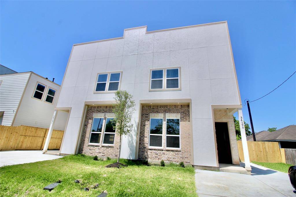 Unique duplex close to downtown Houston, Med Center and Galleria-"Home is Occupied"