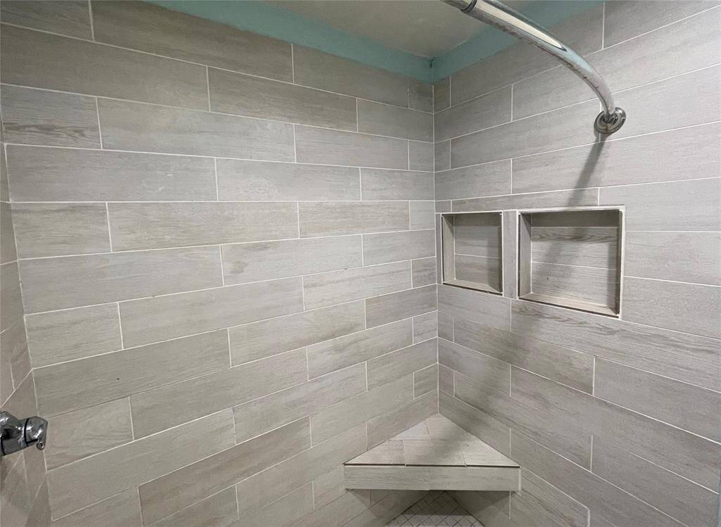 Primary shower, with built shelves, and curtain already installed.