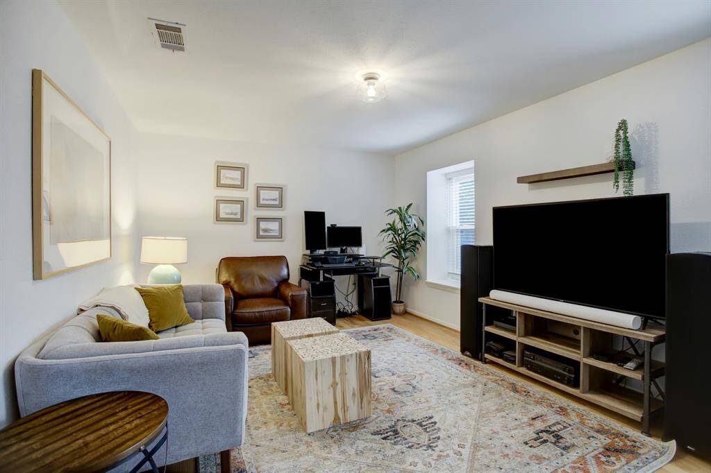 Secondary Bedroom.