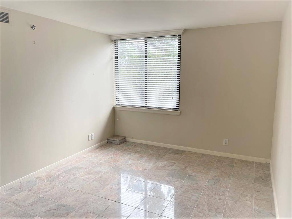 Secondary bedroom
