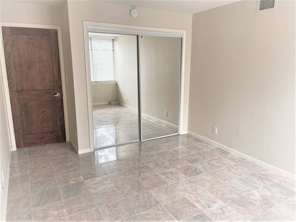 Secondary bedroom with mirrored closet doors