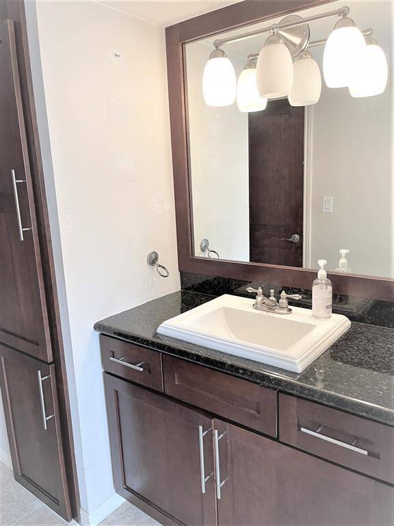 Primary bath lavatory