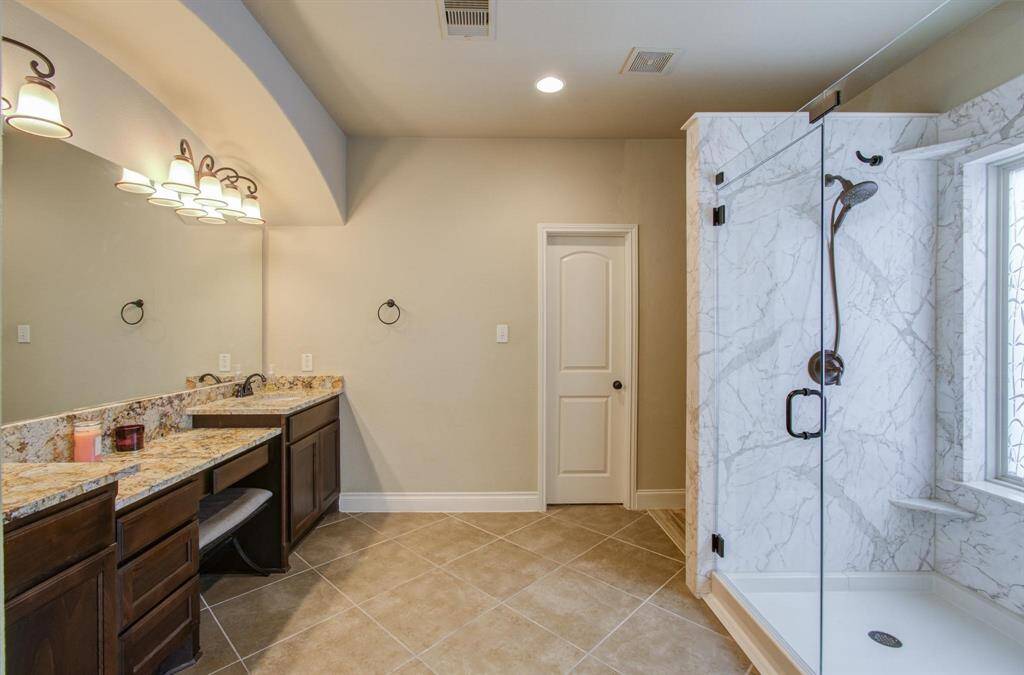 Primary En-Suite with double Sinks