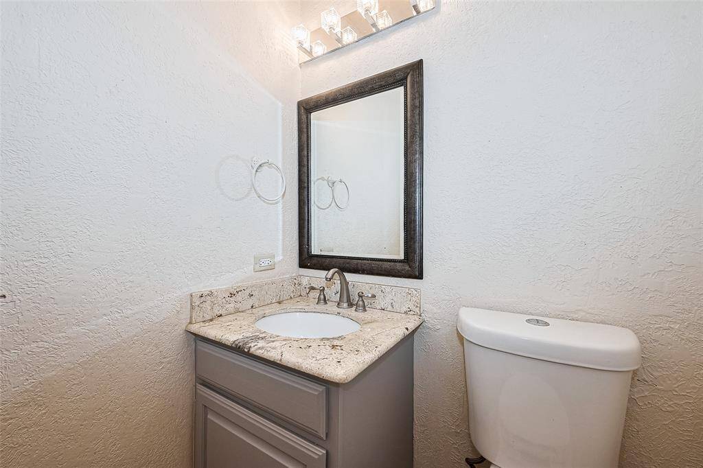 Half bath on 1/F