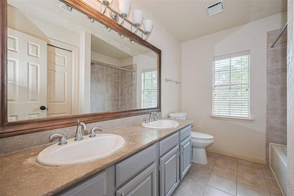 Hallway full bath on 2/F