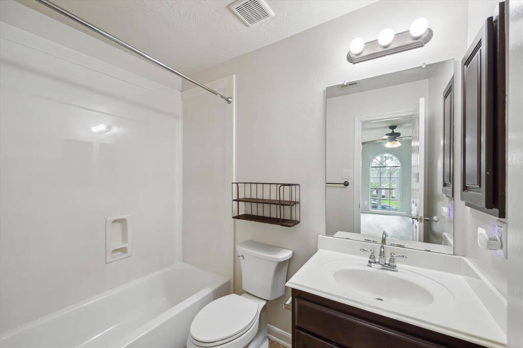 Ensuite bathroom for secondary bedroom upstairs