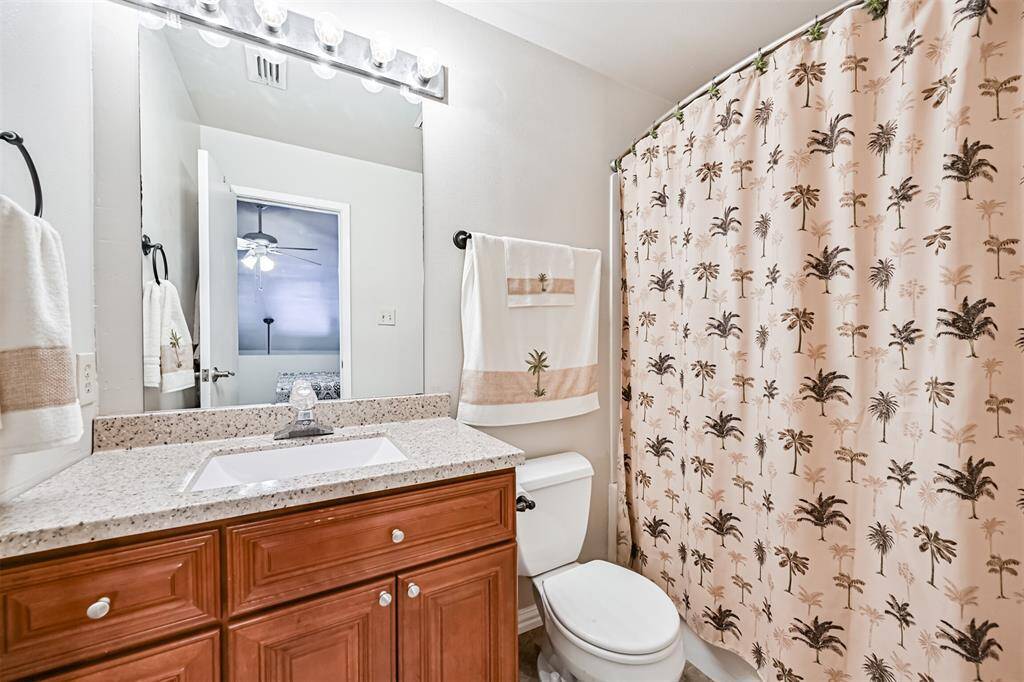 Secondary bathroom.