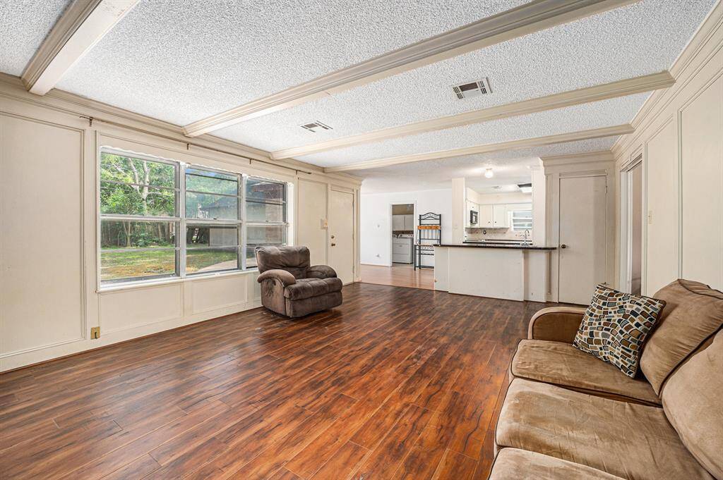 Additional view of this open floor plan.