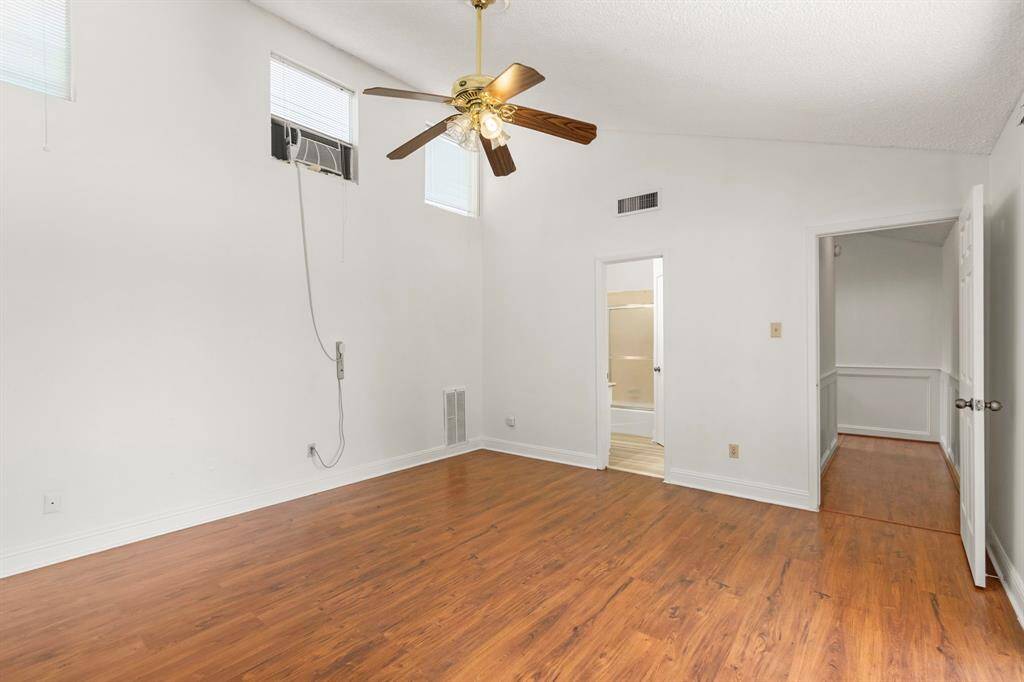 Additional primary suite.