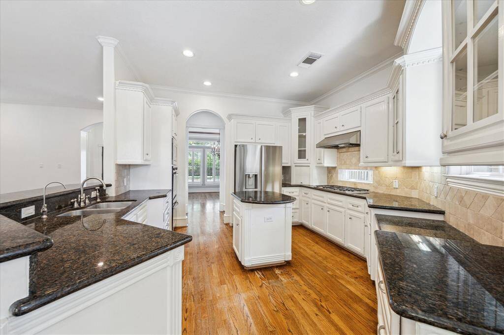 Modern kitchen with lots of countertop space, cabinet storage and appliances.