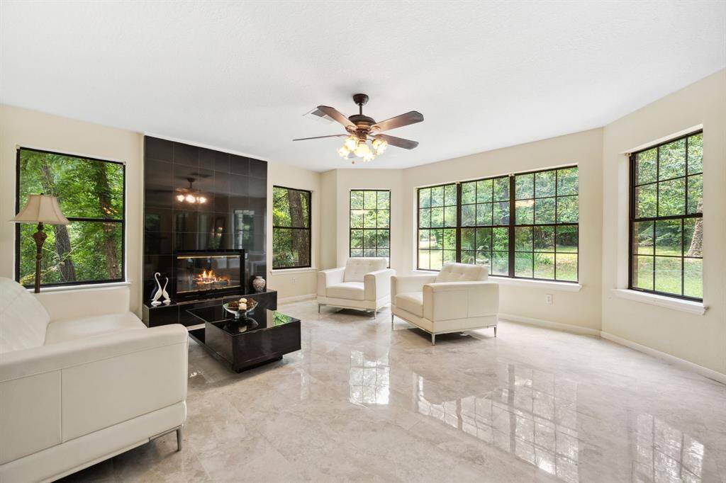 Formal lounge area