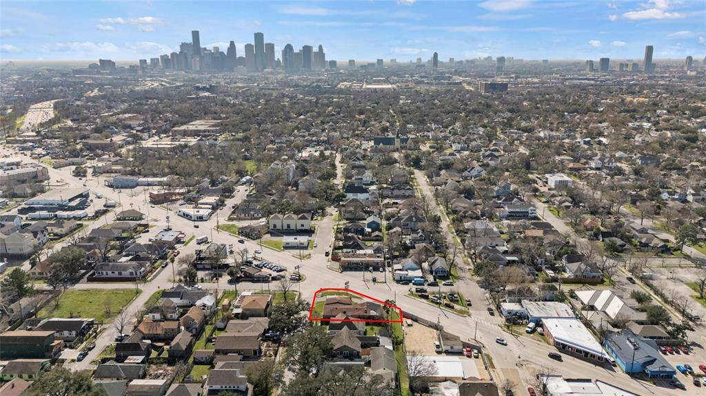 Centrally located minutes from Downtown.