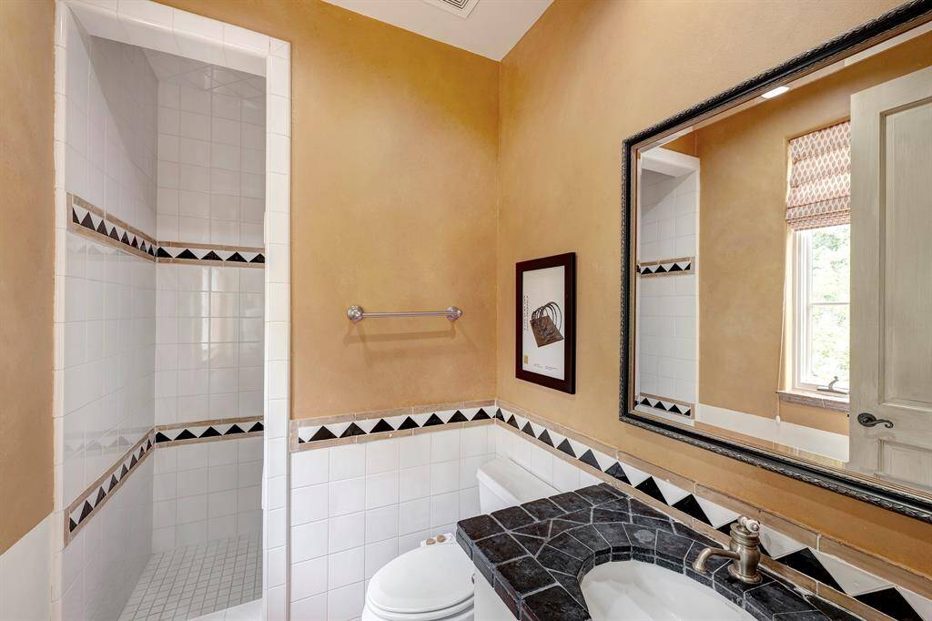 Ensuite bath