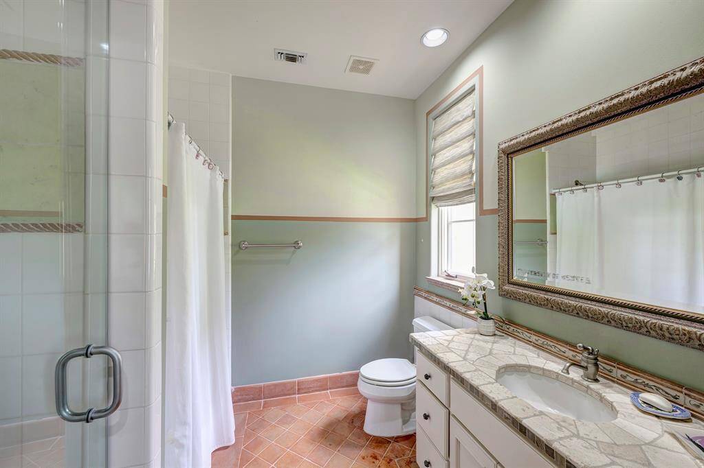 Ensuite bath