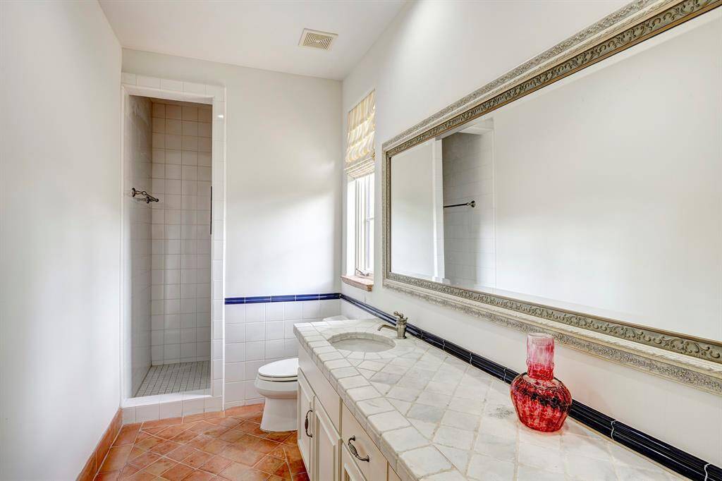 Ensuite bath
