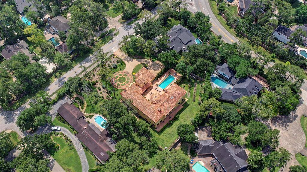 37,000 sq ft lot in Bunker Hill Village