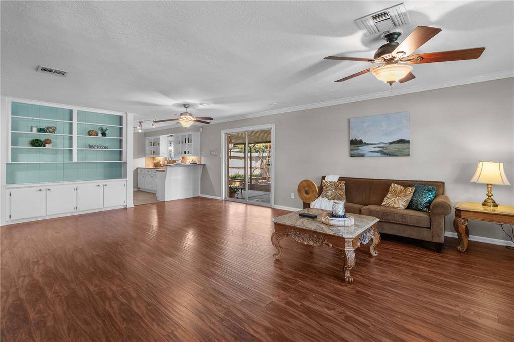 Spacious Living area with built in shelving and cabinets