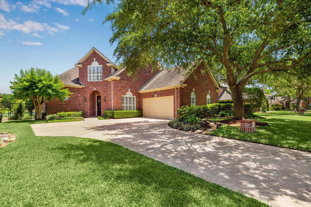 Exquisite lakefront property in the Baybridge section of Sugar Lakes. Two story 4 bedroom brick home with pristine landscaping, oversized driveway and fabulous interior. Close to shopping, restaurants and freeway access.