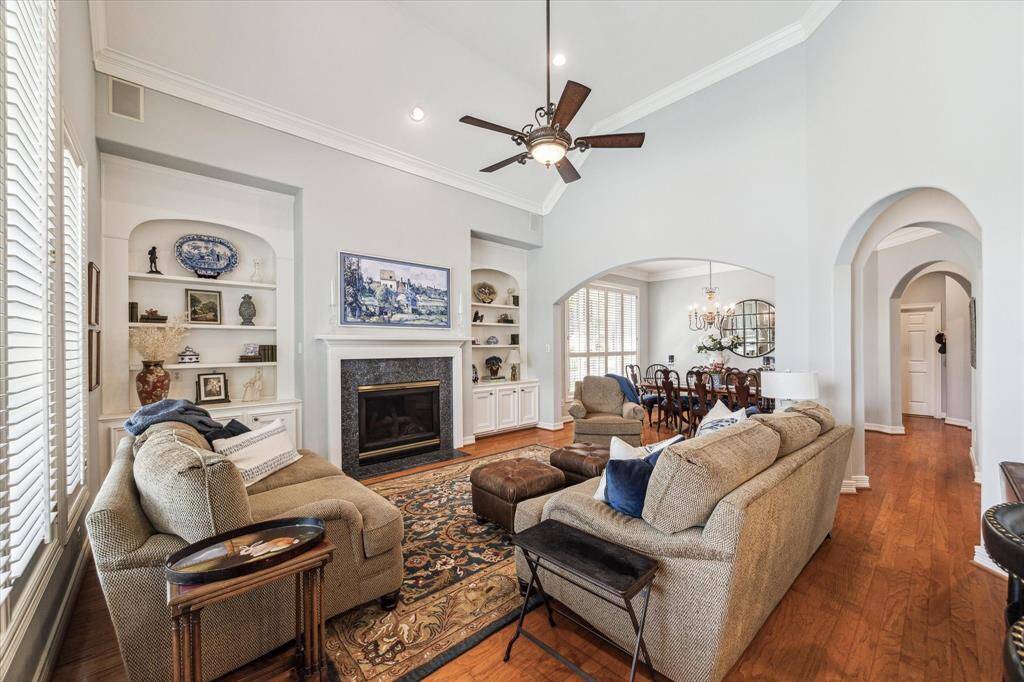 The living room is the perfect place for gathering or for quiet time.  The ceiling fan, built-ins, fireplace and charming decor all add to the ambience and make it so inviting. Plus it has THE VIEW!!The living room is a perfect spot for gatherings or for quiet time. The ambience it creates is so inviting.Ceiling fan, built ins, fireplace and soft decor all add to the special feeling of this room.