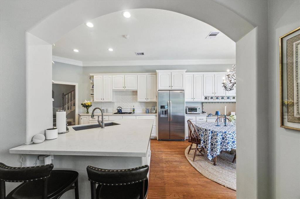 Bar open from the living room to the kitchen offers extra seating and opportunity to chat with the cook!