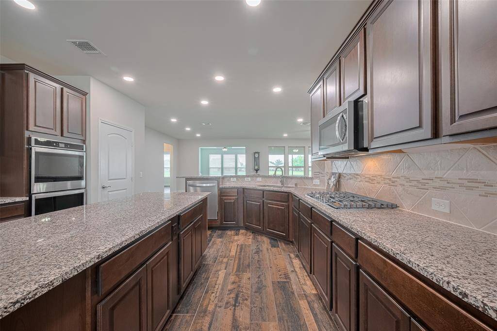 This kitchen has room for everyone to gather!