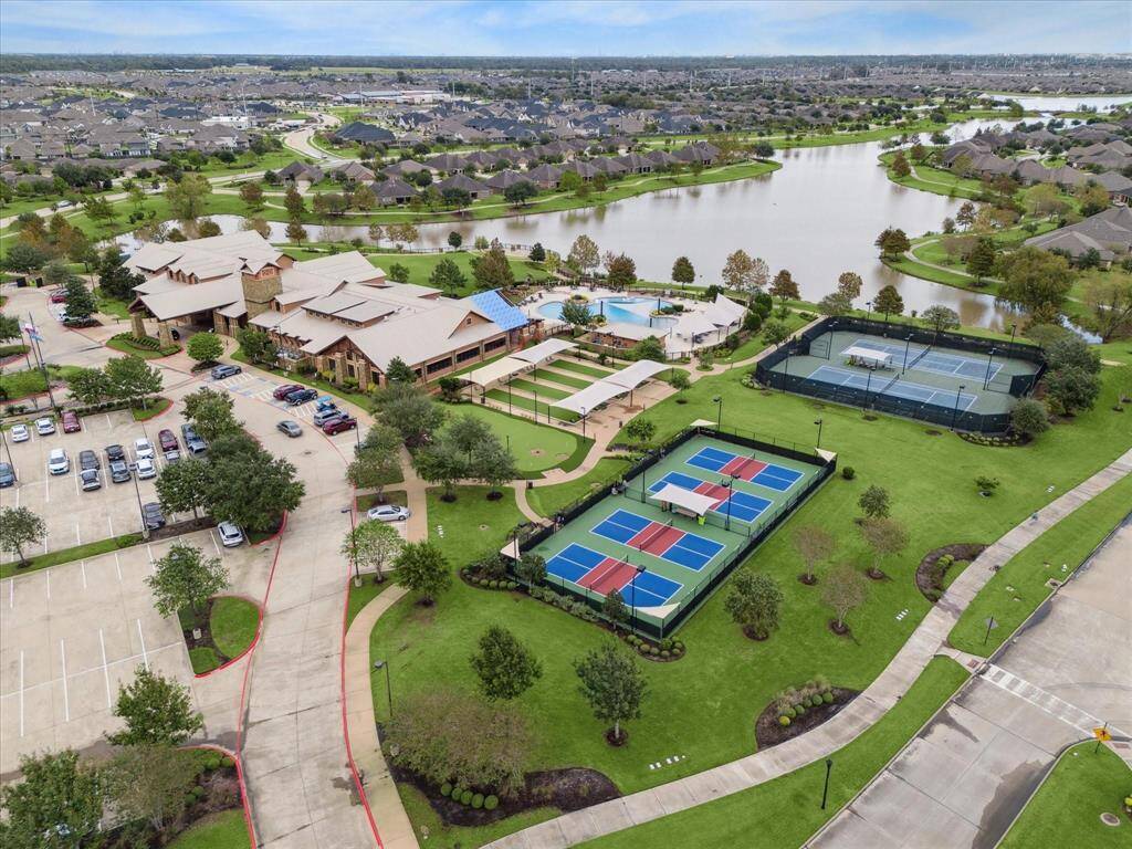 Look at all the amenities Del Webb Sweetgrass offers
