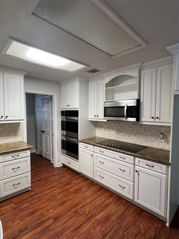 FRONT DOOR TO THE DINING AND LIVING