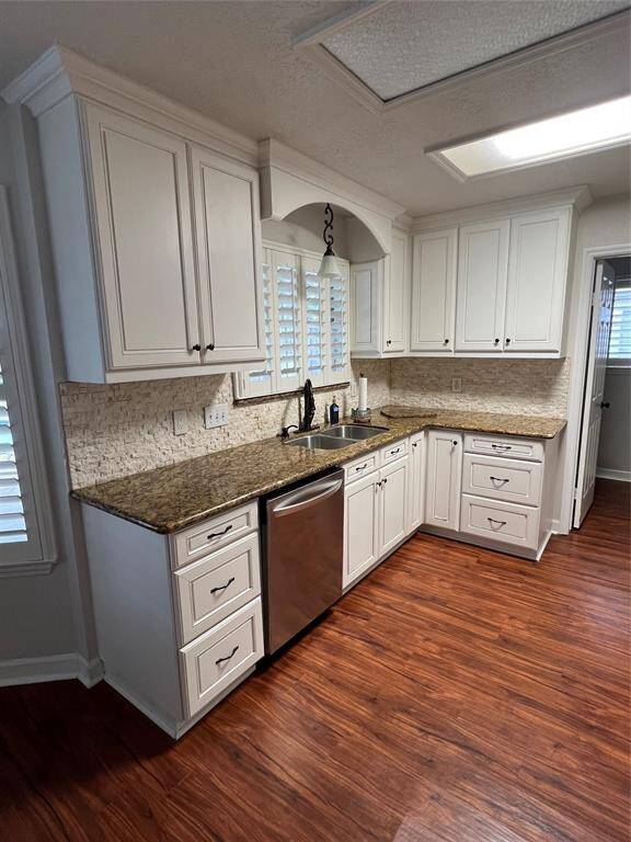 DINING ROOM WITH CUSTOM PAINT