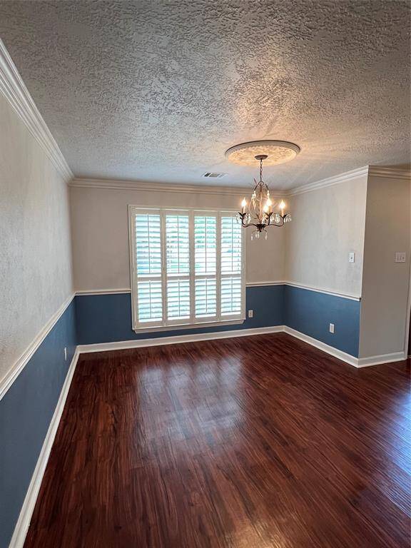 LARGE BEDROOM