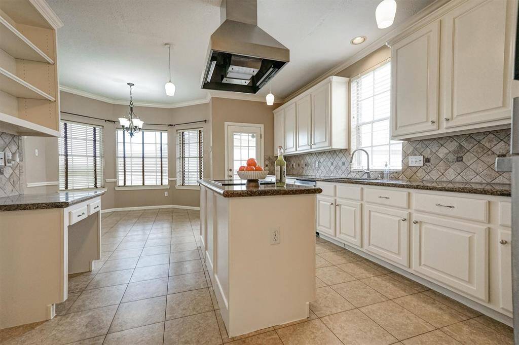 This kitchen combines style, function, and convenience