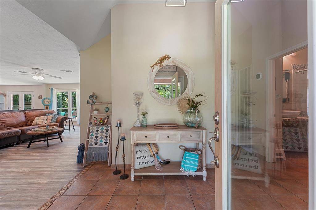 Welcome into this updated home