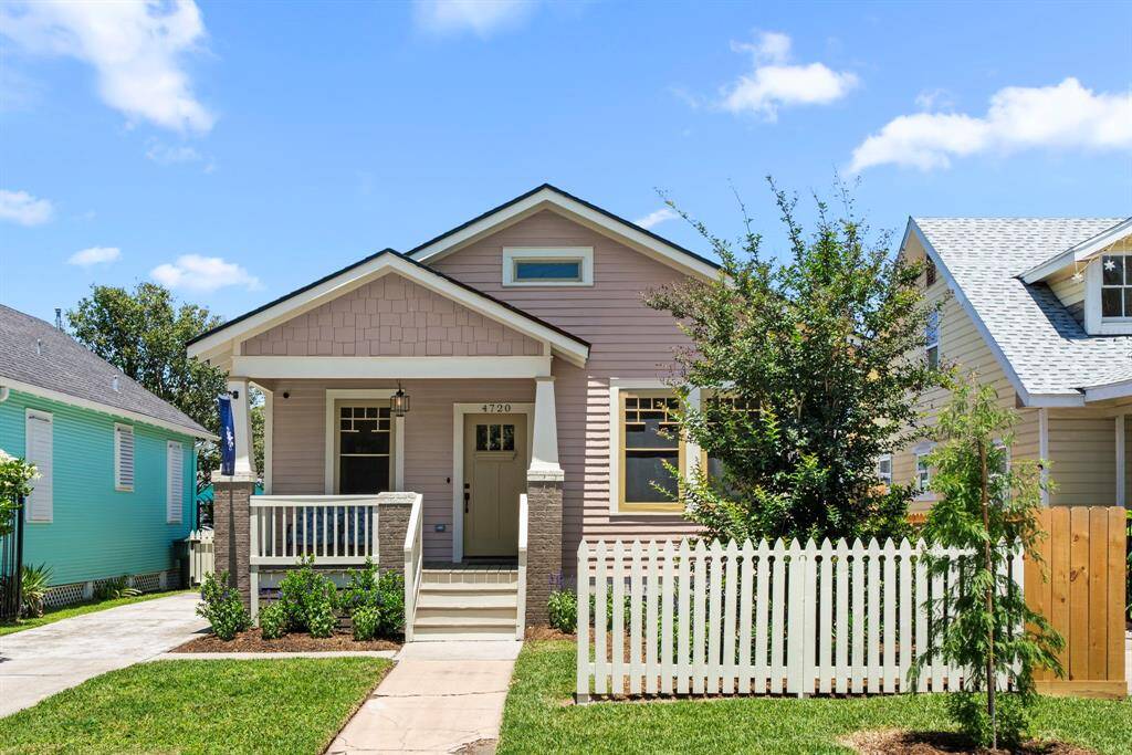 Beautiful home fully remodeled with separate guest suite in the back.