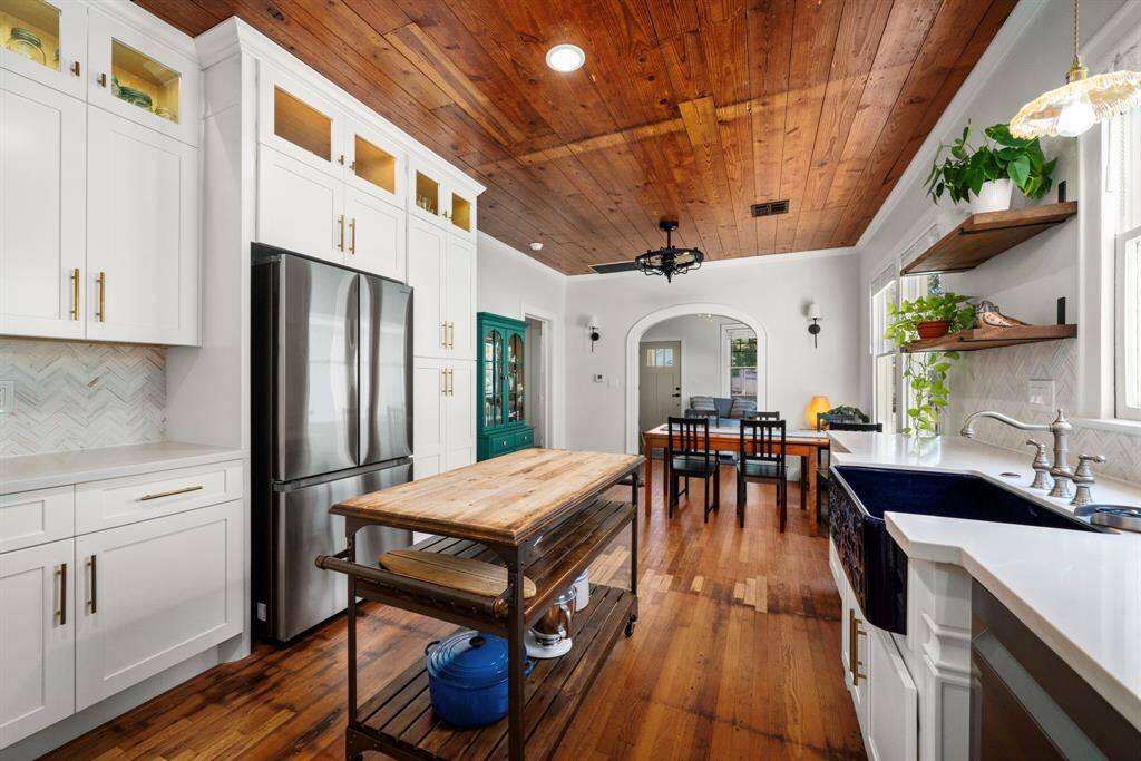 lots of built in cabinets around the kitchen